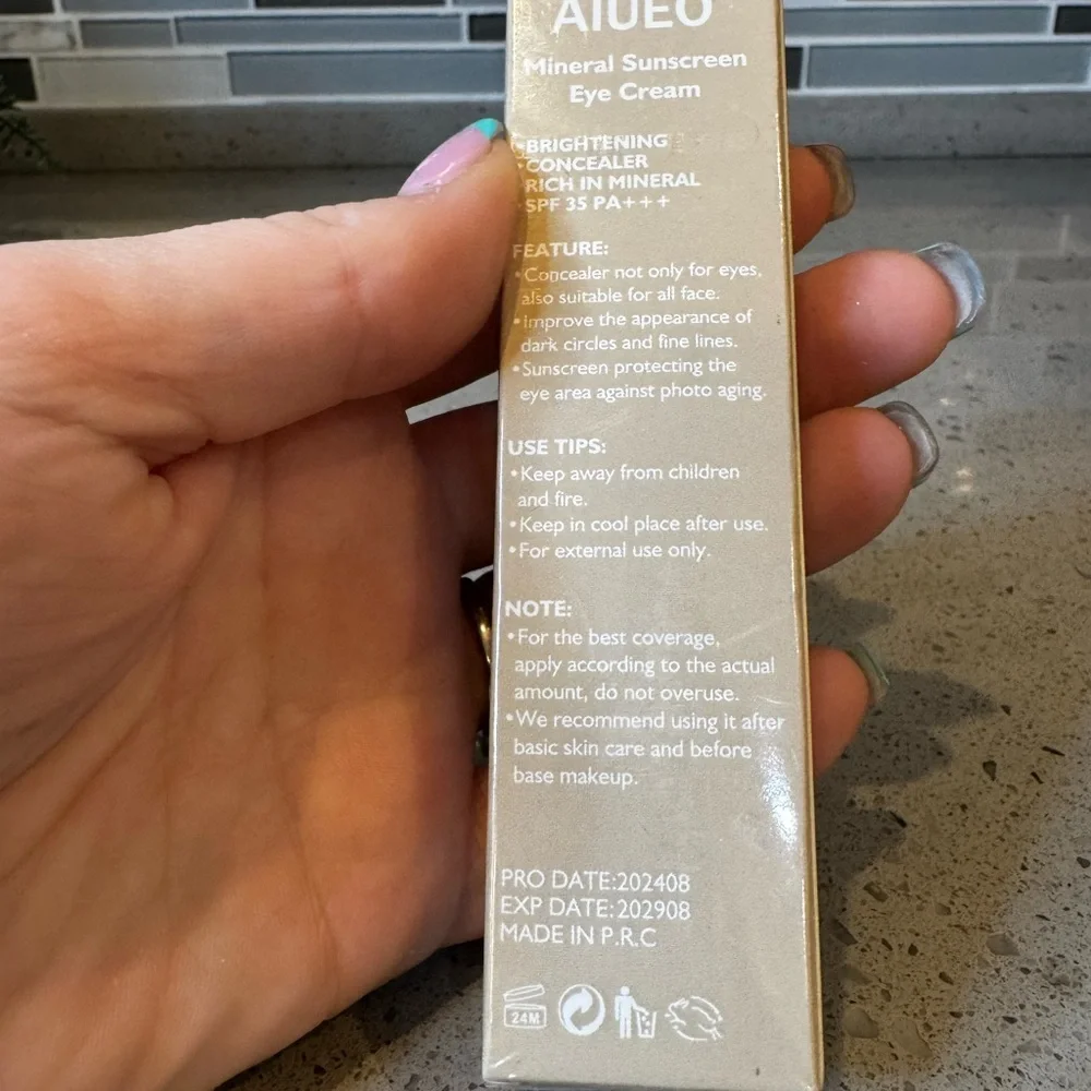 AIUEO - Mineral Sunscreen Shade Light - Picture 2 of 5